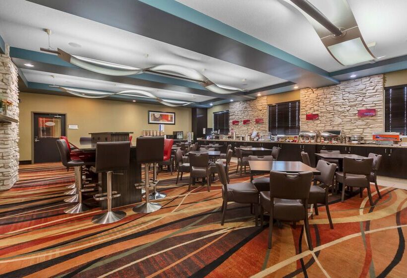 בית מלון כפרי Best Western Plus Sherwood Park Inn & Suites