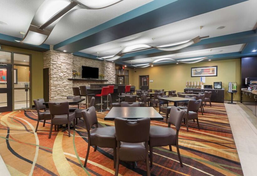 בית מלון כפרי Best Western Plus Sherwood Park Inn & Suites