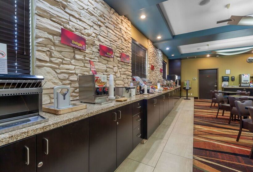 בית מלון כפרי Best Western Plus Sherwood Park Inn & Suites