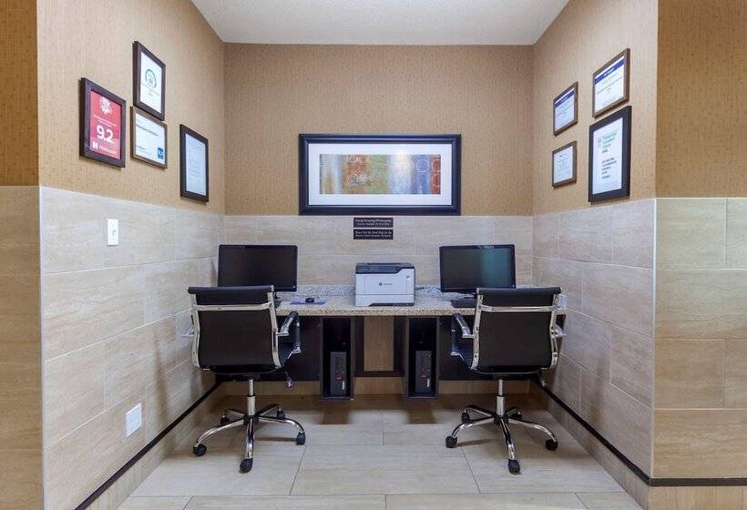 בית מלון כפרי Best Western Plus Sherwood Park Inn & Suites