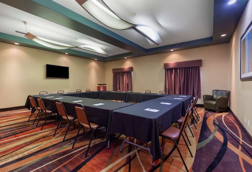 בית מלון כפרי Best Western Plus Sherwood Park Inn & Suites