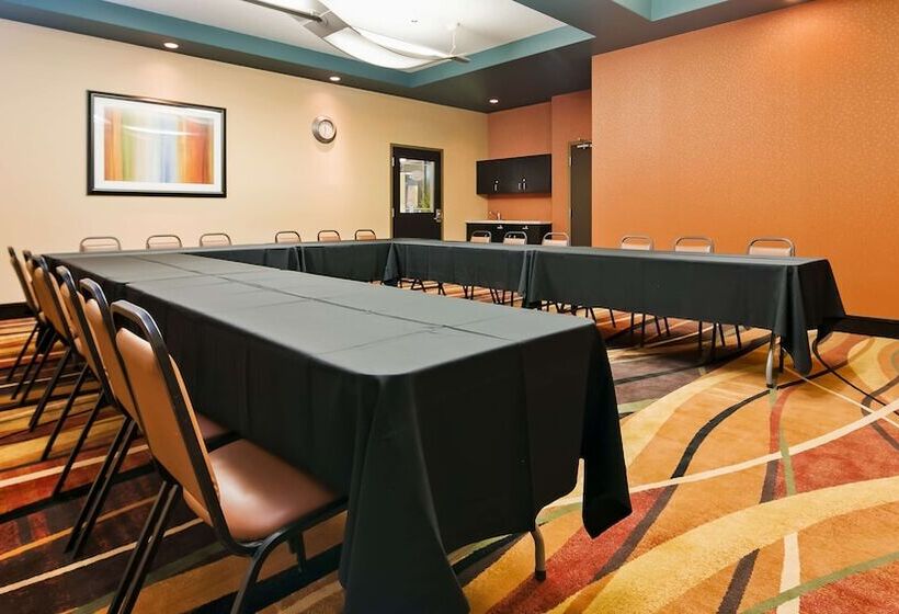 בית מלון כפרי Best Western Plus Sherwood Park Inn & Suites