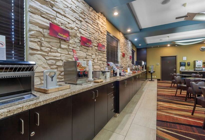 בית מלון כפרי Best Western Plus Sherwood Park Inn & Suites