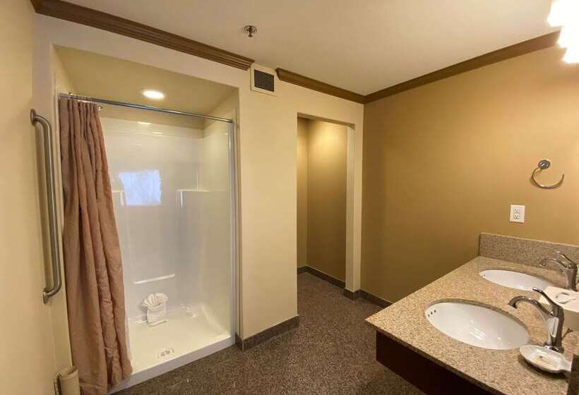 فندق Camrose Resort Casino