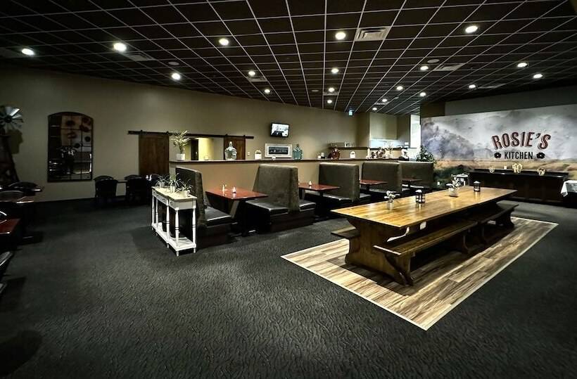 فندق Camrose Resort Casino