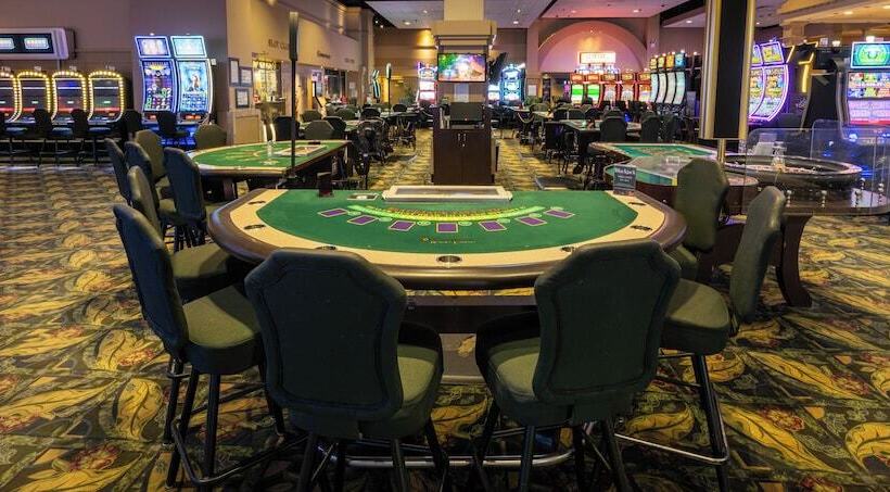 فندق Camrose Resort Casino