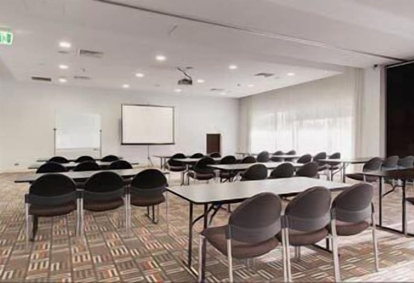 בית מלון כפרי Chancellor Executive Apartments