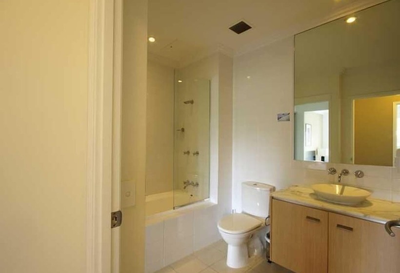 בית מלון כפרי Chancellor Executive Apartments