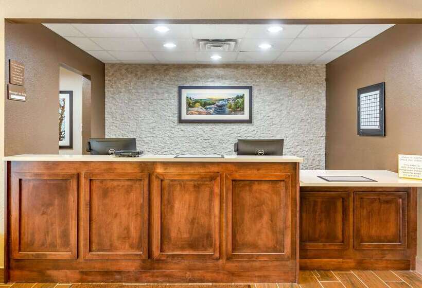 호텔 Comfort Inn Dekalb  Adjacent The University