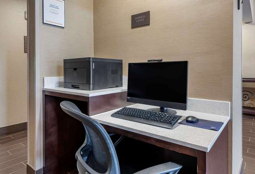 בית מלון כפרי Comfort Suites Auburn Near I69