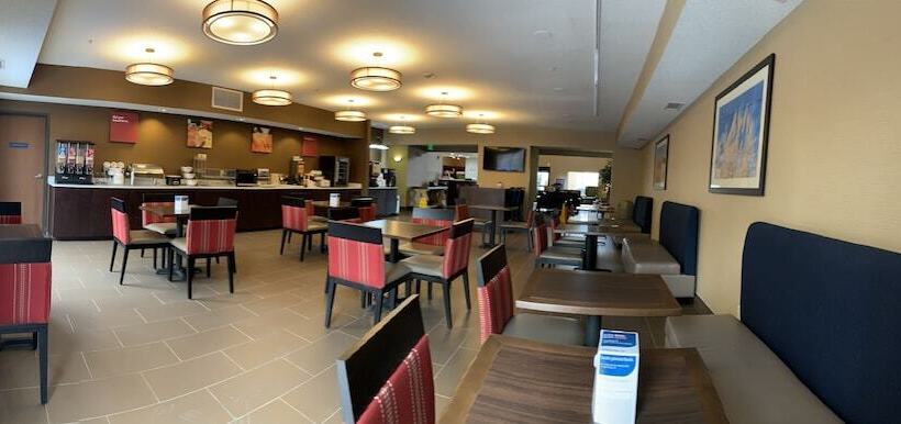 فندق Comfort Suites Auburn Near I69