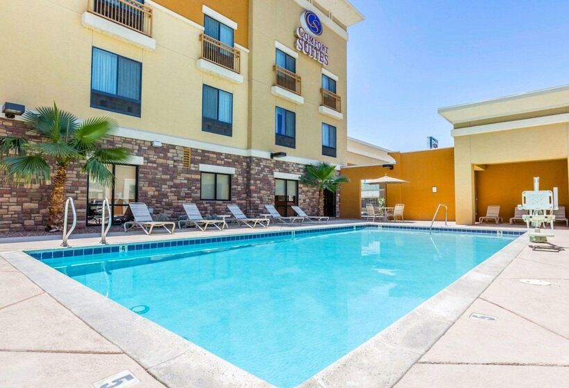 Отель Comfort Suites