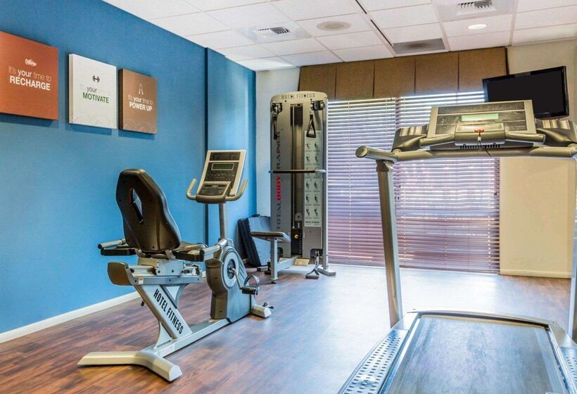 Отель Comfort Suites