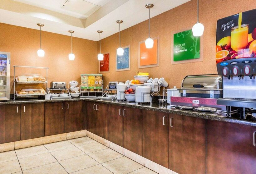 Отель Comfort Suites