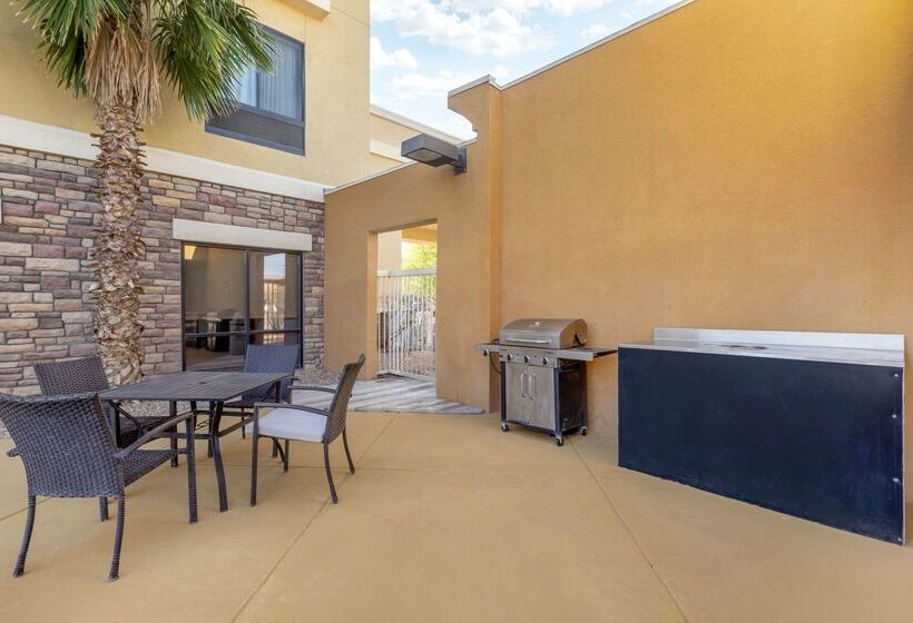 Отель Comfort Suites