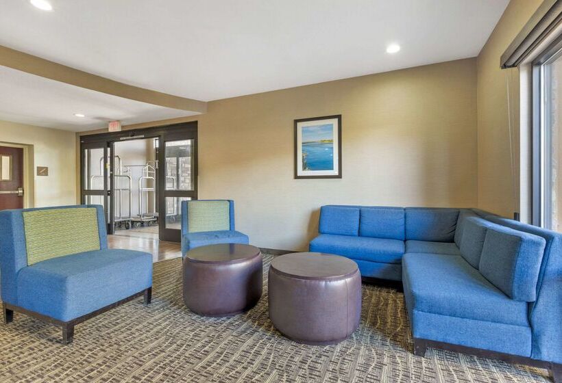 Отель Comfort Suites