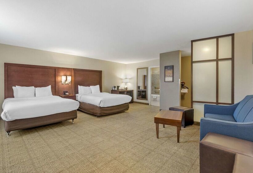 Отель Comfort Suites