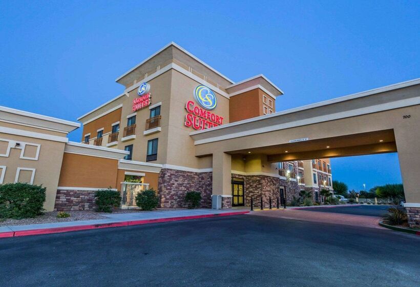 Отель Comfort Suites