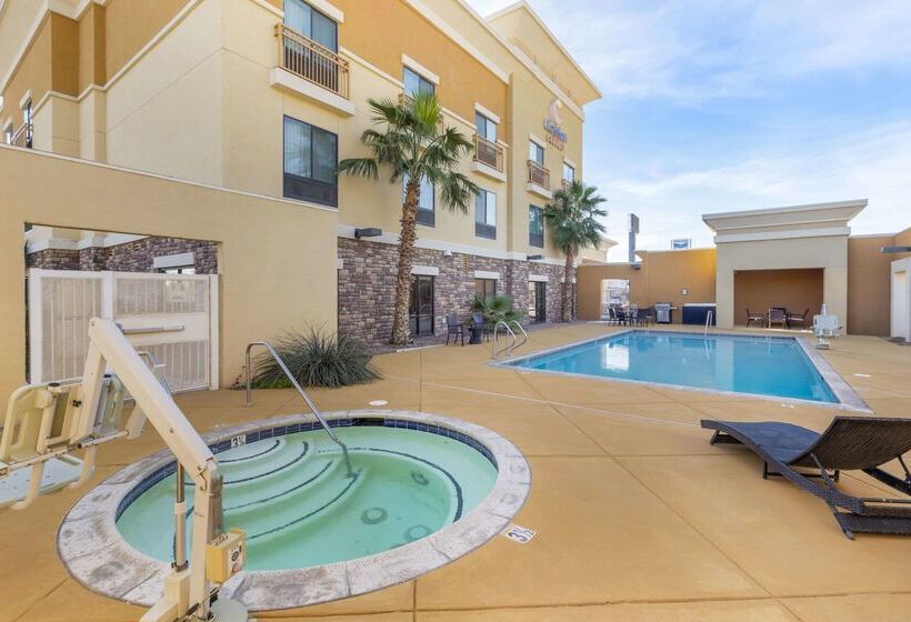 Отель Comfort Suites