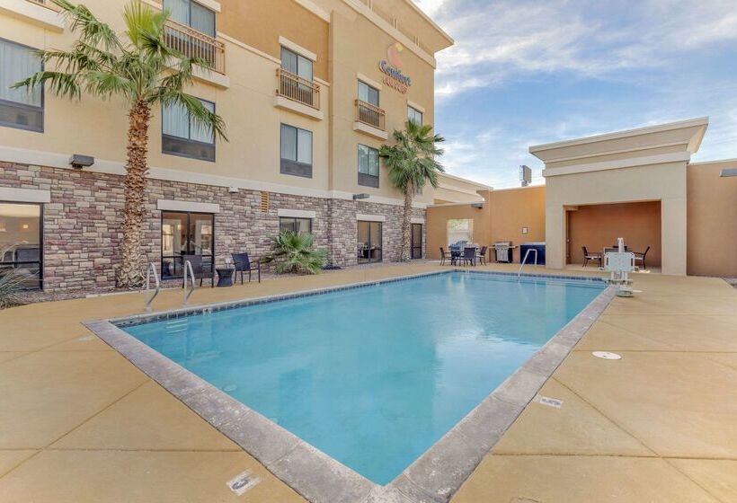 Отель Comfort Suites