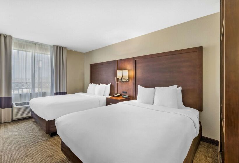 Отель Comfort Suites