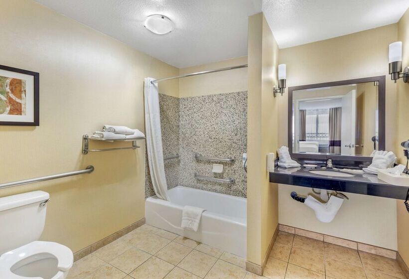 Отель Comfort Suites