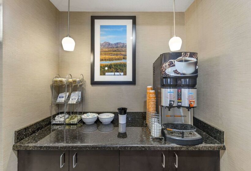 Отель Comfort Suites