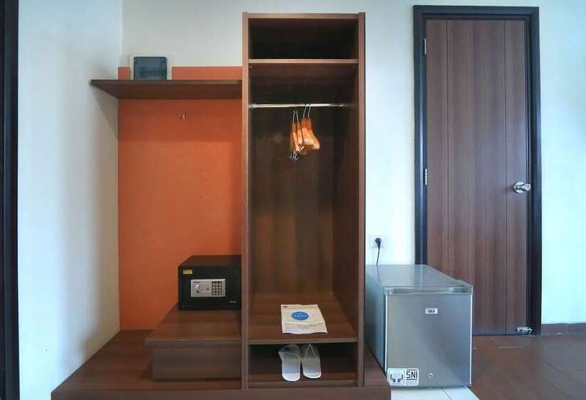 ホテル Dafam Pekalongan