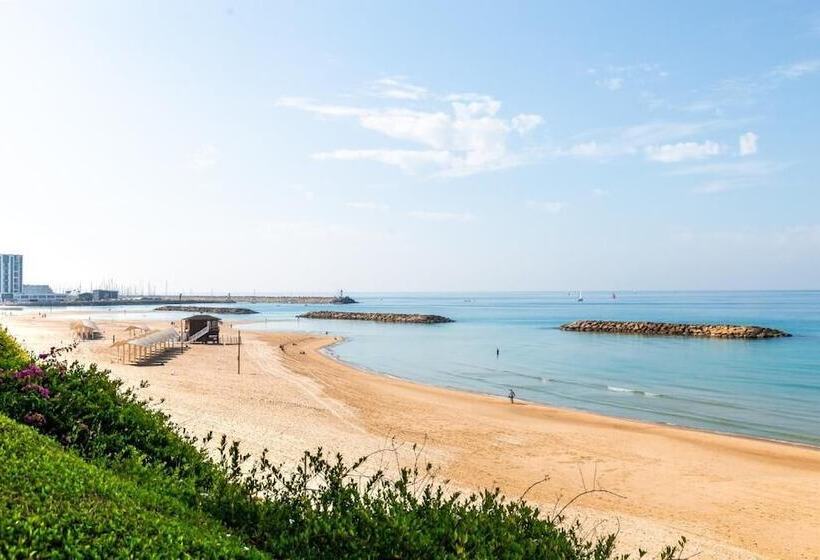 בית מלון כפרי Daniel Herzliya