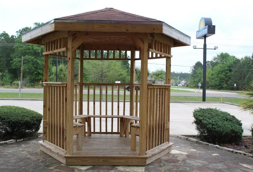 Отель Days Inn By Wyndham Lumberton