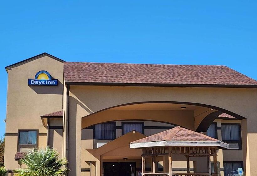 Отель Days Inn By Wyndham Lumberton