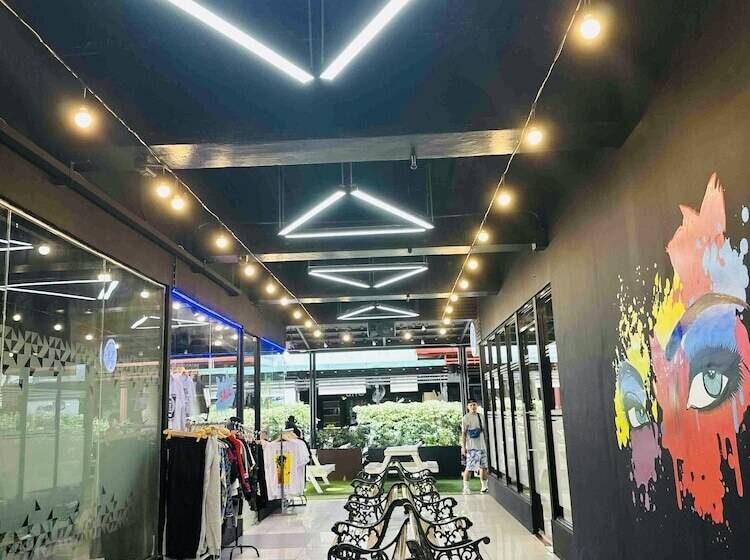 Dg Budget Hotel Salem