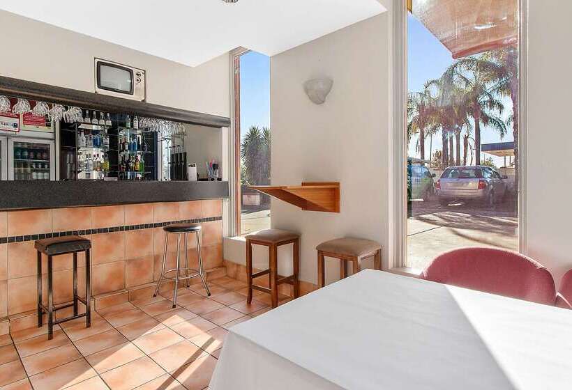 בית מלון כפרי Econo Lodge Griffith Motor Inn