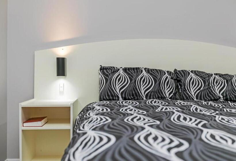 فندق Erldunda Desert Oaks Resort