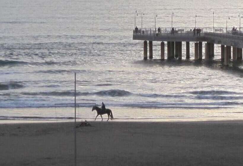 בית מלון כפרי Esplanade