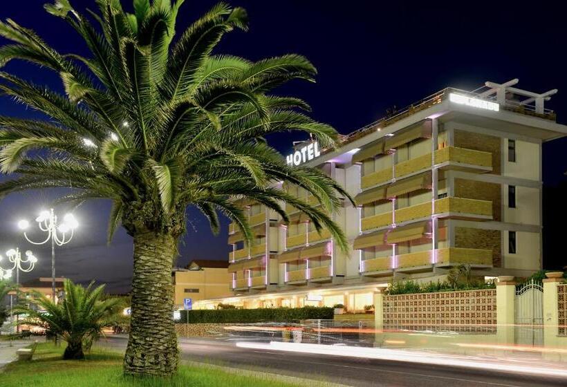 בית מלון כפרי Esplanade