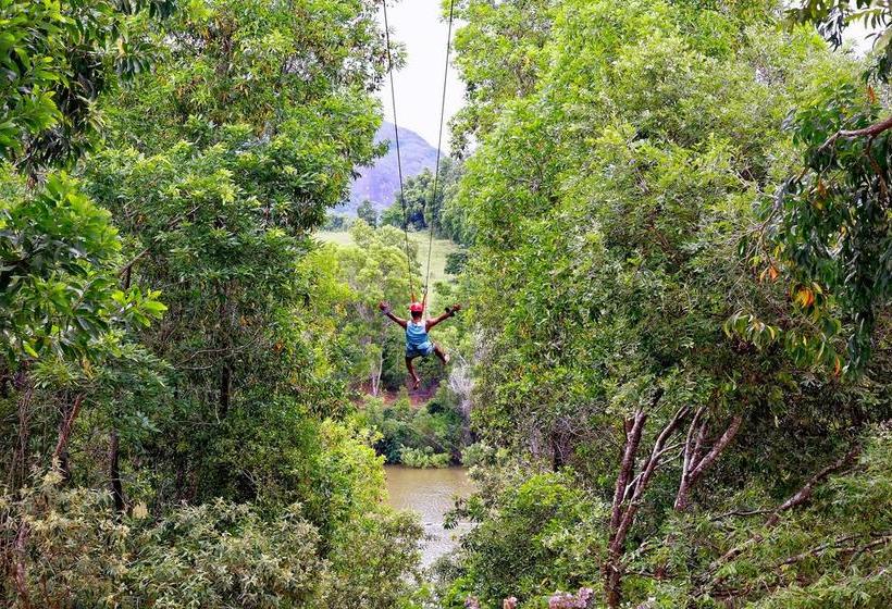 ホテル Flamboyant & Convention