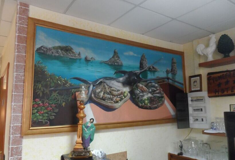 فندق Fiumefreddo