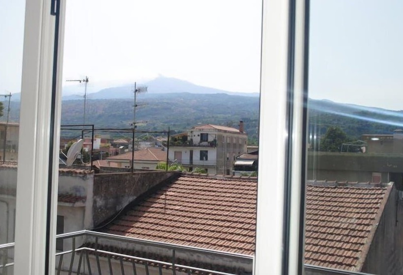 فندق Fiumefreddo