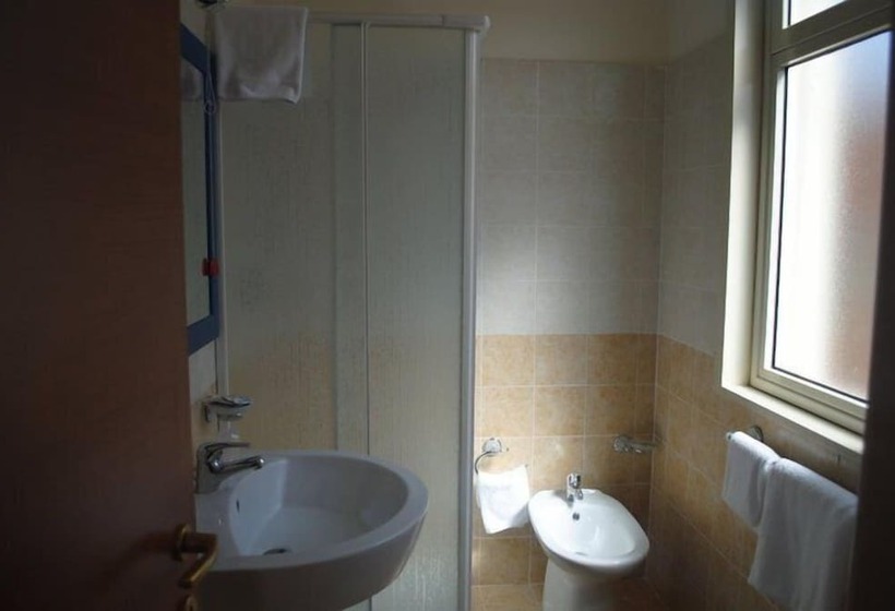 فندق Fiumefreddo