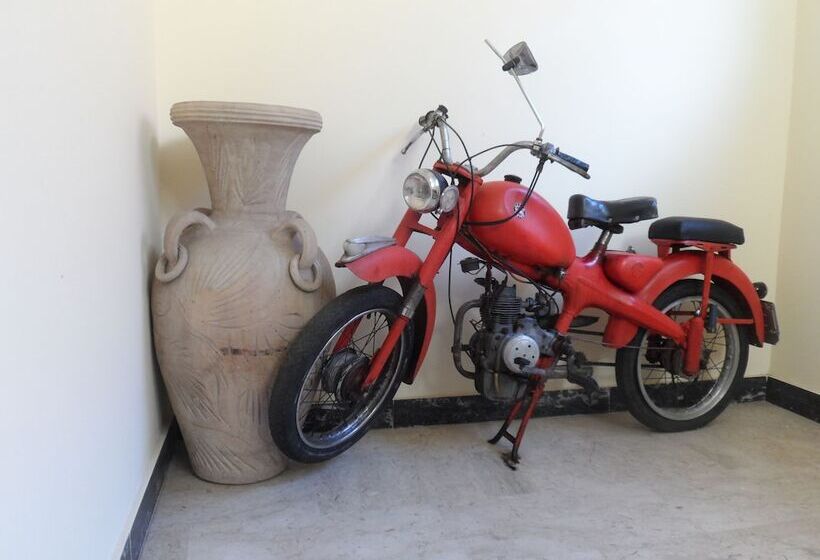 فندق Fiumefreddo