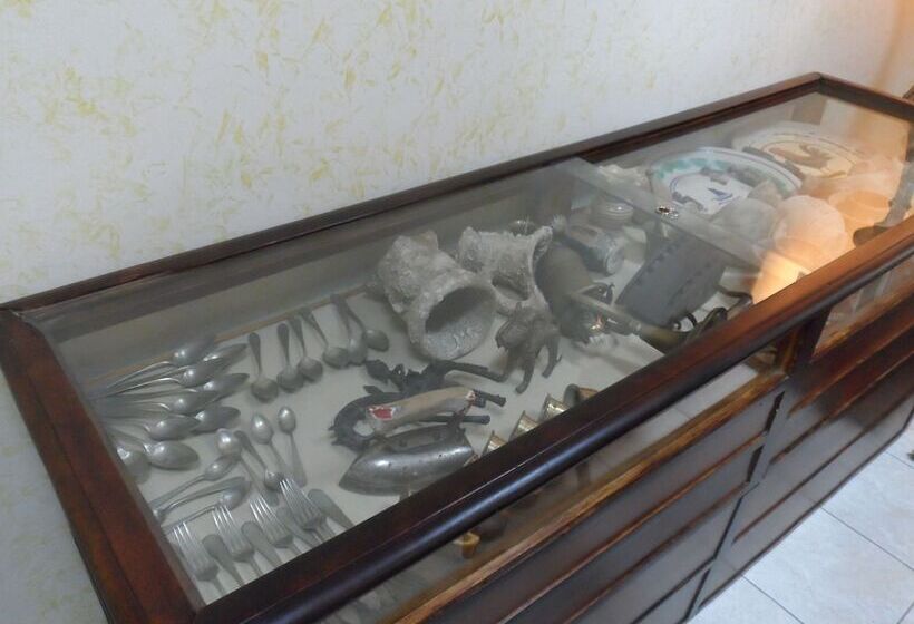 فندق Fiumefreddo