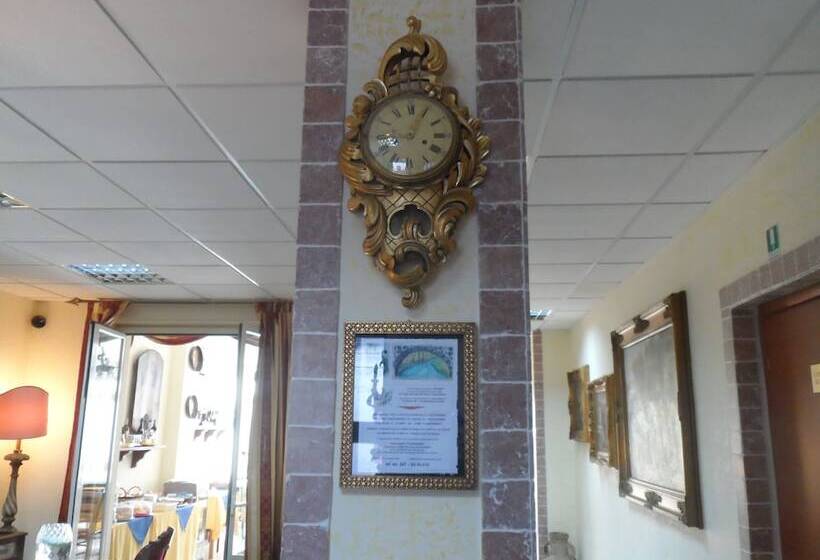 فندق Fiumefreddo