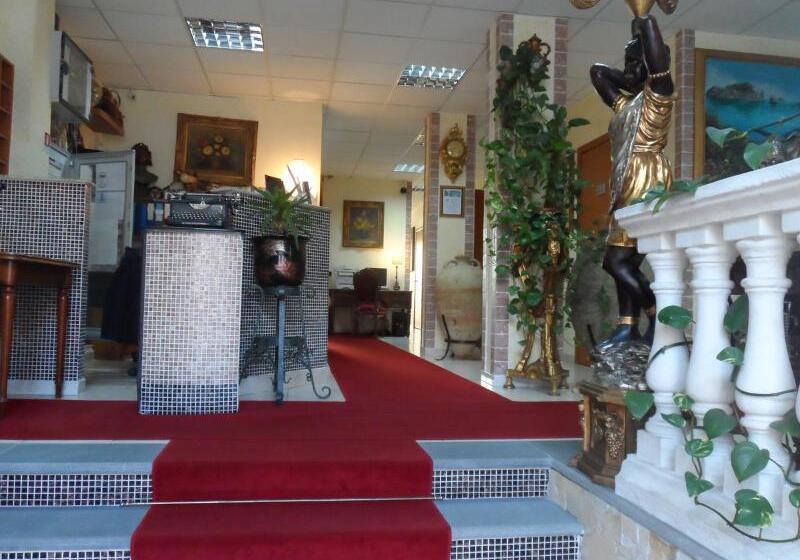 فندق Fiumefreddo