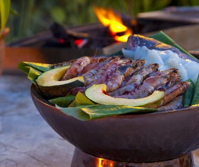 בית מלון כפרי Gaya Island Resort