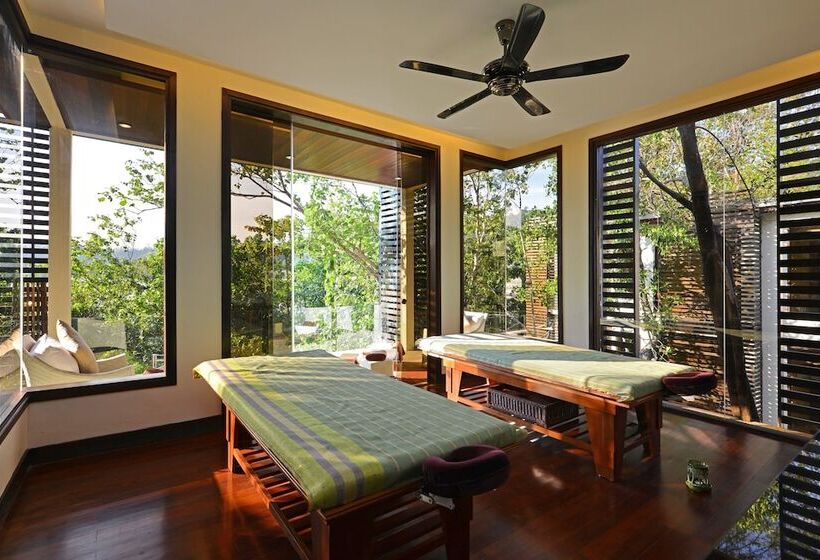 בית מלון כפרי Gaya Island Resort