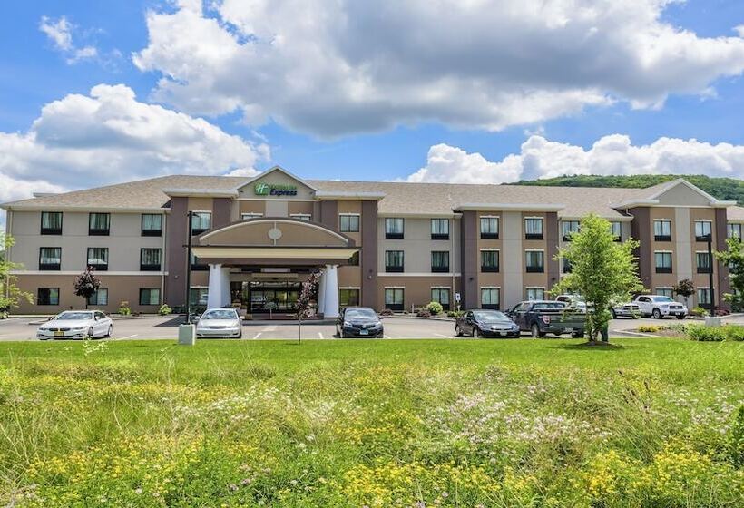 호텔 Holiday Inn Express And Suites   Bradford, An Ihg