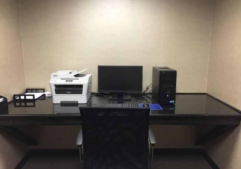 호텔 Holiday Inn Express And Suites   Bradford, An Ihg