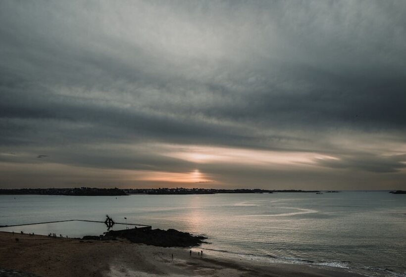 ホテル Hôtel Bristol Union Intra Muros