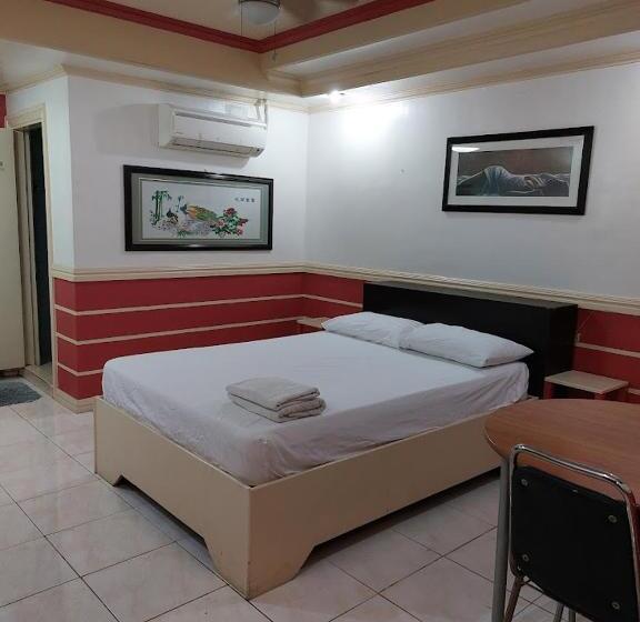 Kokomos Hotel And Restaurant